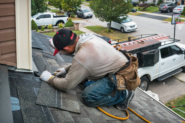 Professional Roofing technician working in Bingen, WA